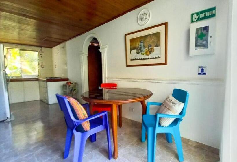 חדר אקונומי, The Rock House Eco