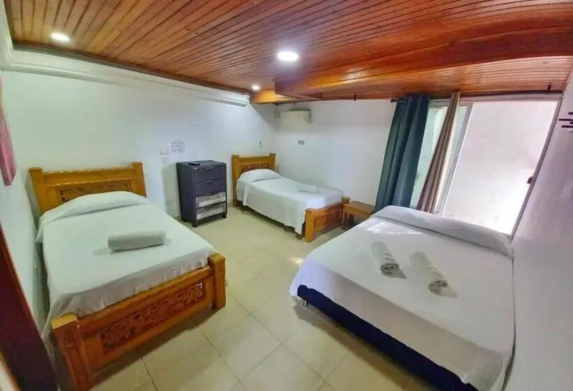 اتاق استاندارد چهار تخته, The Rock House Eco
