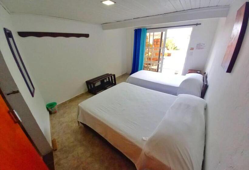 اتاق استاندارد سه نفره, The Rock House Eco