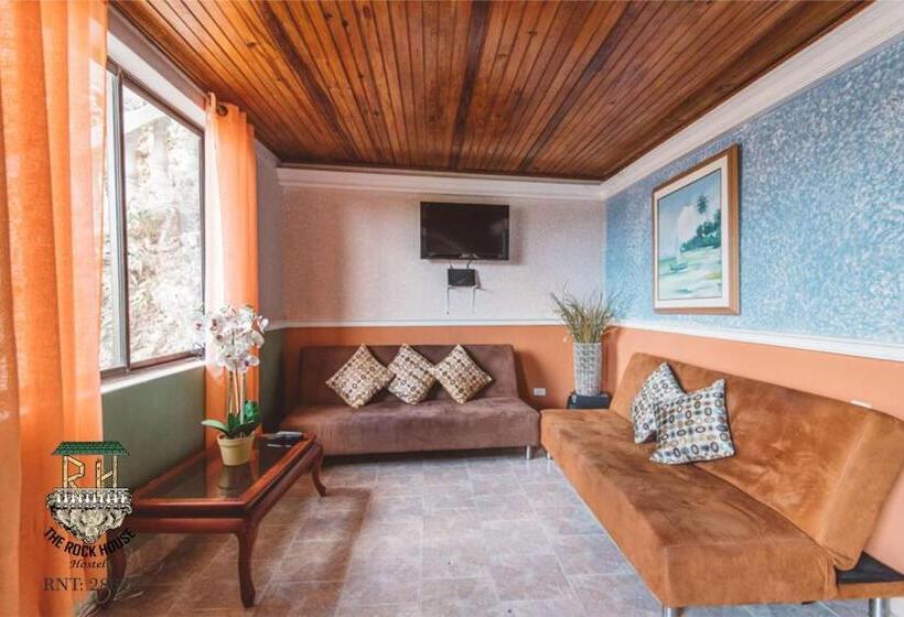 اتاق استاندارد سه نفره, The Rock House Eco