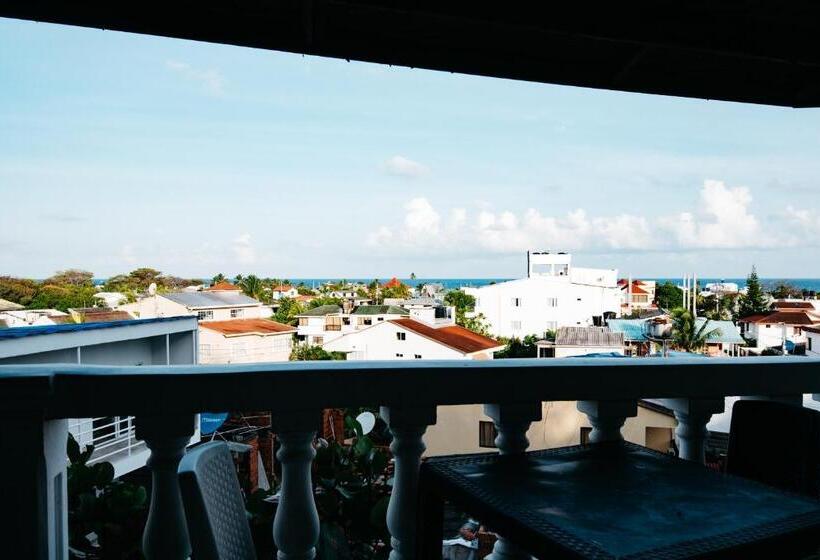 اتاق استاندارد چهار تخته, The Rock House Eco