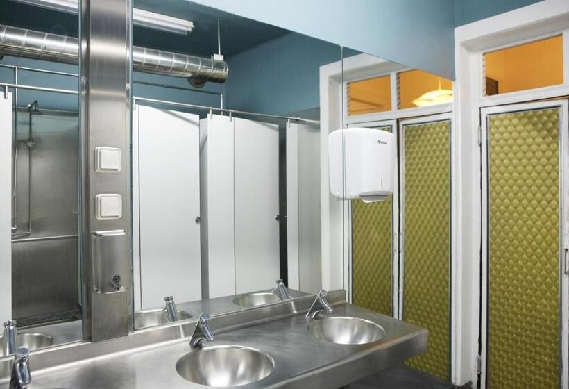 Bed in Shared Room with Shared Bathroom, Goodmorning Solo Traveller Hostel