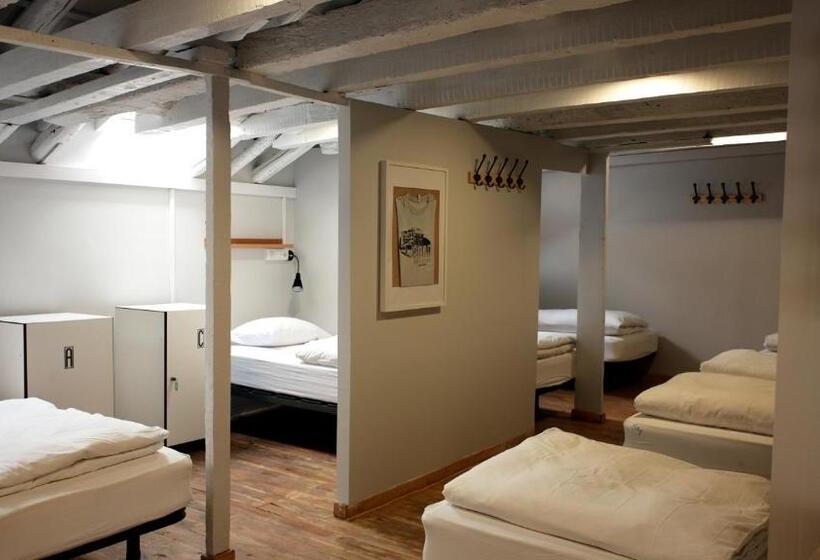 Bed in Shared Room with Shared Bathroom, Goodmorning Solo Traveller Hostel