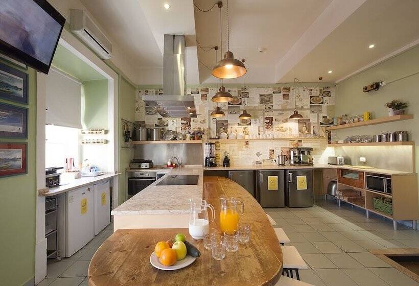 اتاق استاندارد, Goodmorning Solo Traveller Hostel