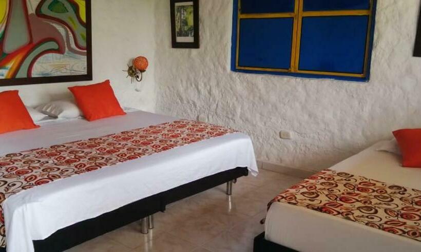 اتاق استاندارد سه نفره, De La Vega