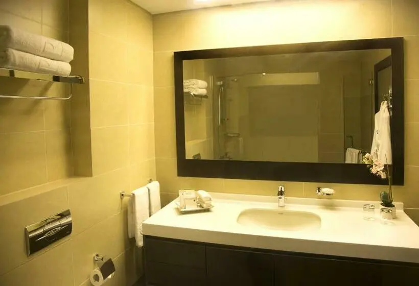 اتاق لوکس با تخت بزرگ, Kin Plaza Arjaan By Rotana