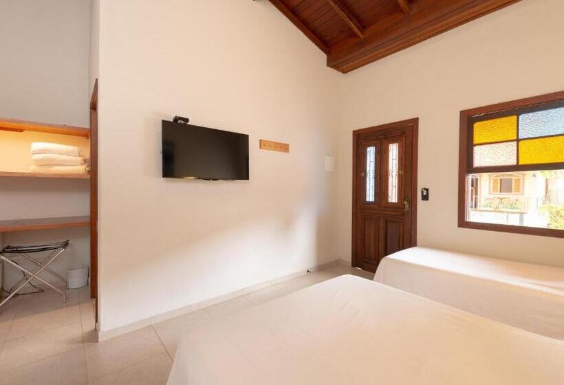 غرفة ديلوكس رباعية, Pousada Perequê