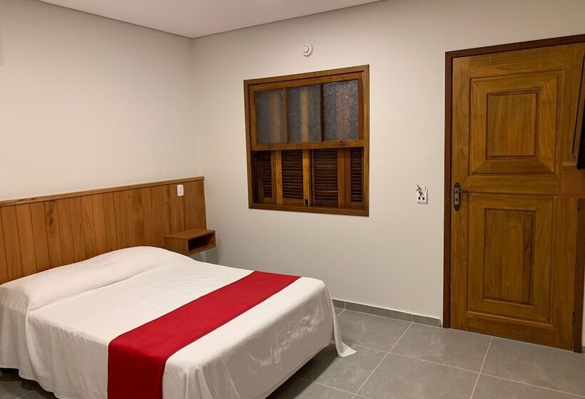 غرفة قياسية ثلاثية, Pousada Perequê