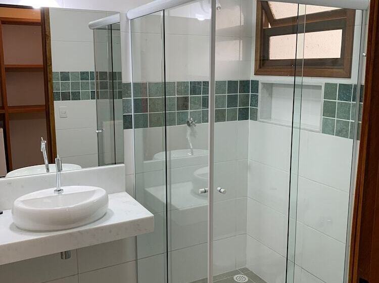 غرفة قياسية ثلاثية, Pousada Perequê