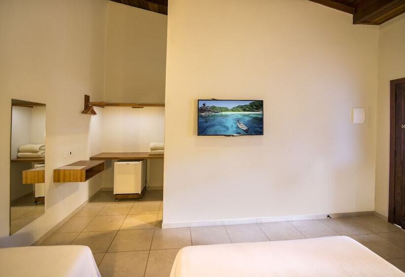 غرفة ديلوكس رباعية, Pousada Perequê