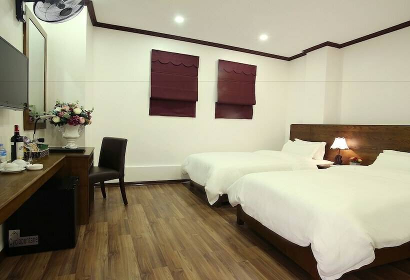 اتاق لوکس خانوادگی, West Lake Homes