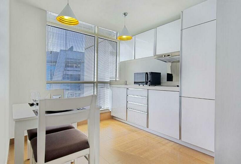 استوديو إدارى, The Curve