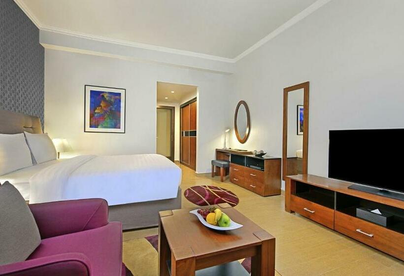 استوديو إدارى, The Curve