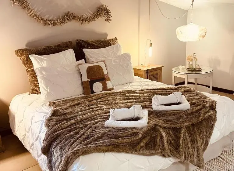 キングサイズベッドのデラックスルーム, B&b Temps Suspendu Provence