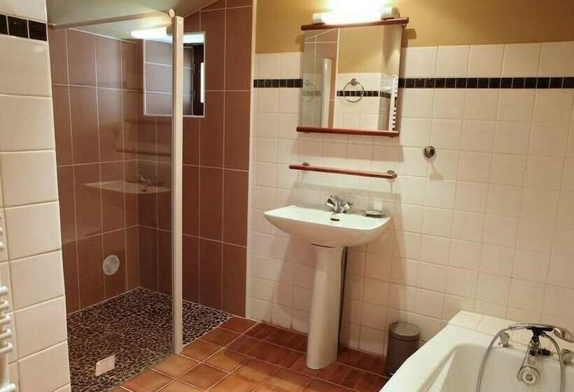 جناح سوبيريور, Chambre D'hôtes La Rossillonie