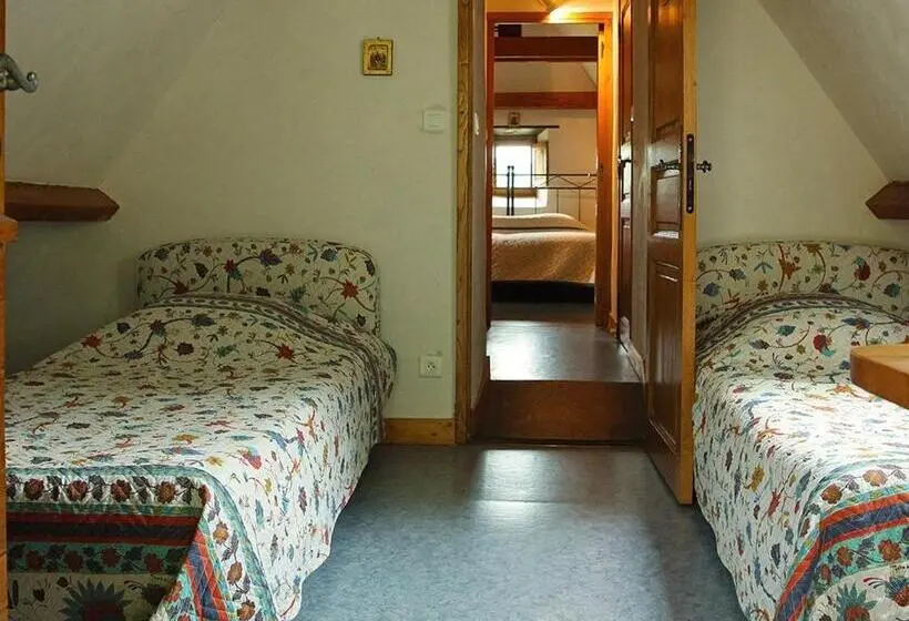 Standard Neljän Hengen Huone, Chambre D'hôtes La Rossillonie