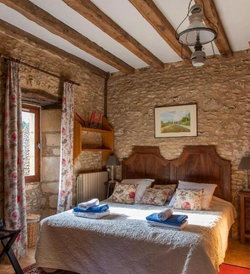 جناح ديلوكس, Chambre D'hôtes La Rossillonie