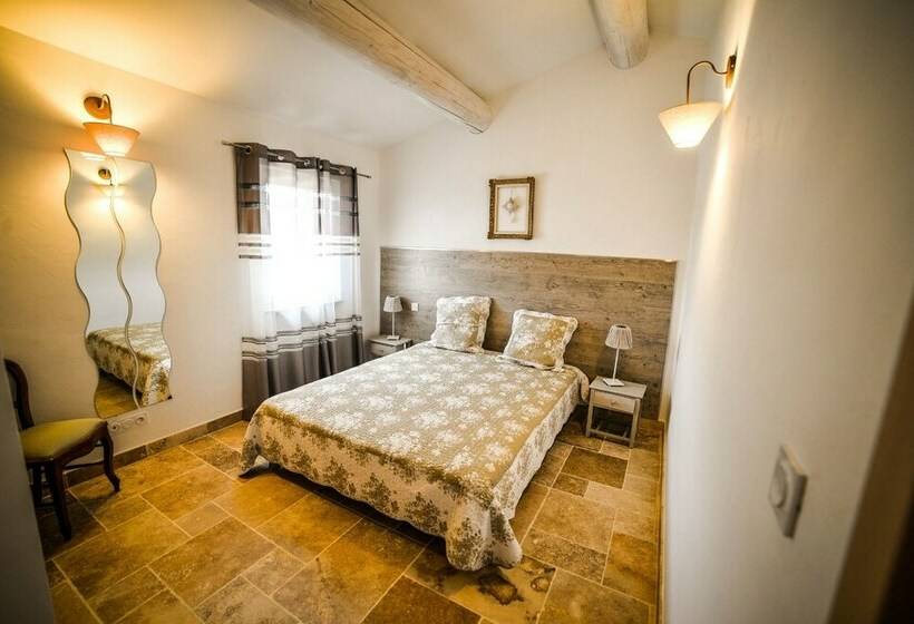 침실 1개 주택, Les Grenadiers De Saint Sat