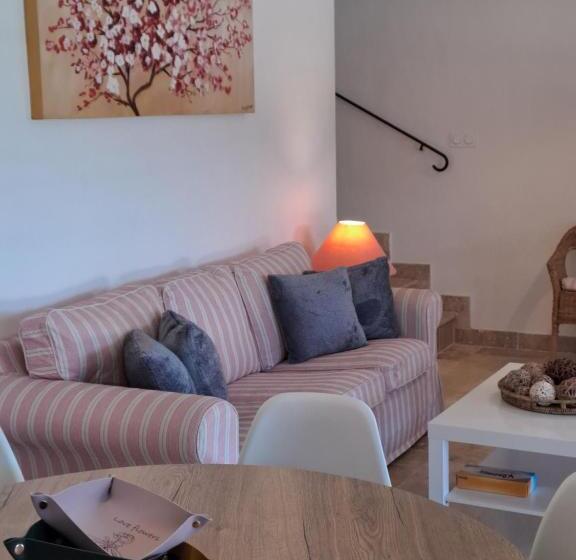 침실 2개 주택, Les Grenadiers De Saint Sat