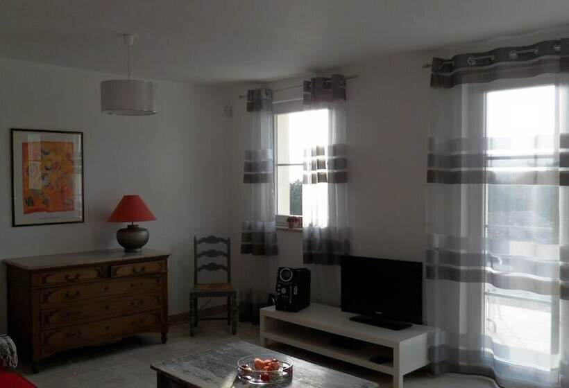 침실 1개 주택, Les Grenadiers De Saint Sat