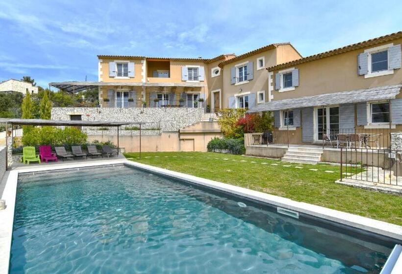 Дом 1 Спальня, Les Grenadiers De Saint Sat