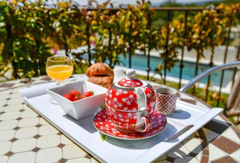 Дом 2 Спальни, Les Grenadiers De Saint Sat