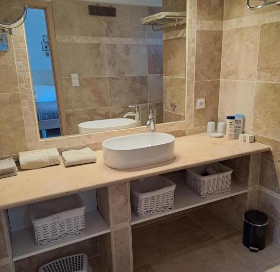 Дом 4 Спальни, Les Grenadiers De Saint Sat