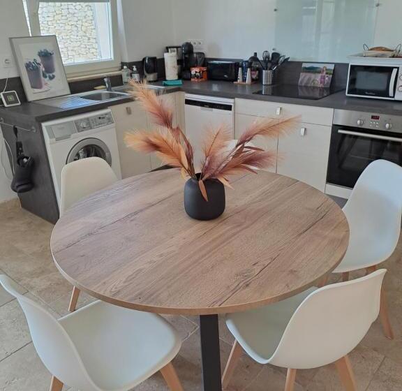 בית, 2 חדרי שינה, Les Grenadiers De Saint Sat