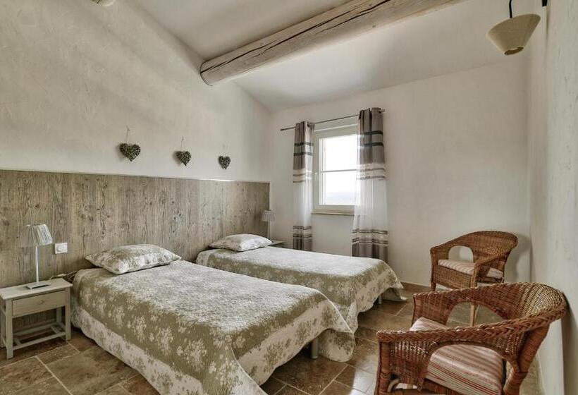 Дом 1 Спальня, Les Grenadiers De Saint Sat