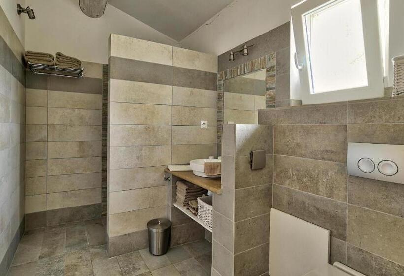 בית, חדר שינה 1, Les Grenadiers De Saint Sat