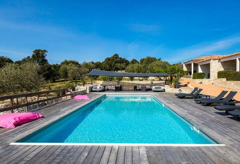 Номер Стандарт Вид на Сад, L Albitru