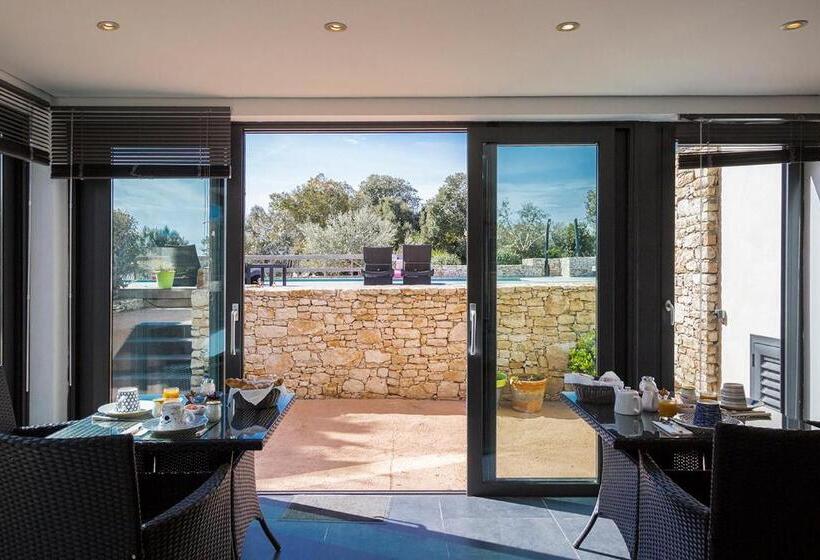 Номер Superior Вид на Сад, L Albitru