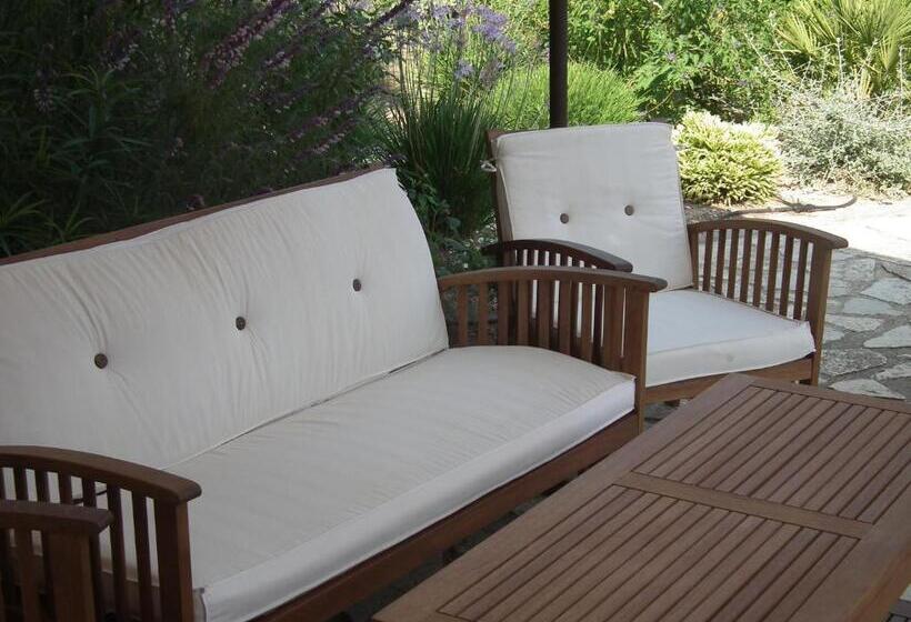 Семейный Номер Вид на Море, La Demeure Insoupconnée