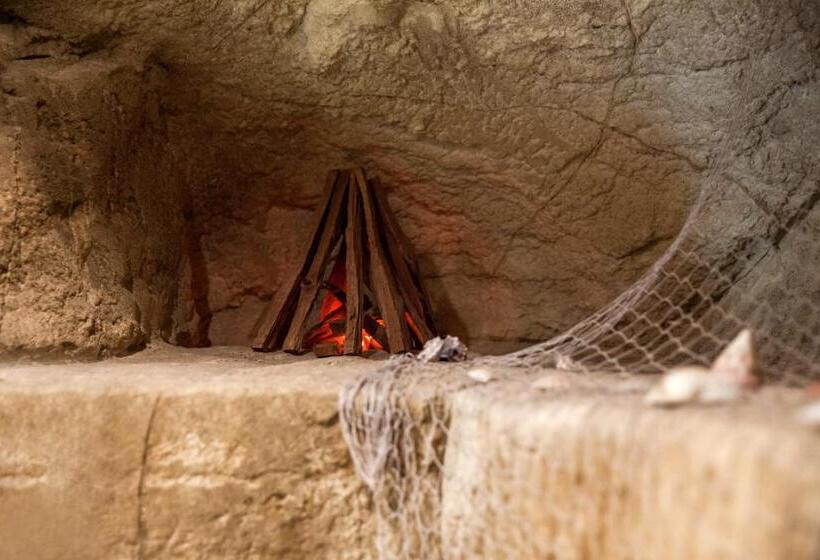 Семейный Номер Вид на Море, La Demeure Insoupconnée