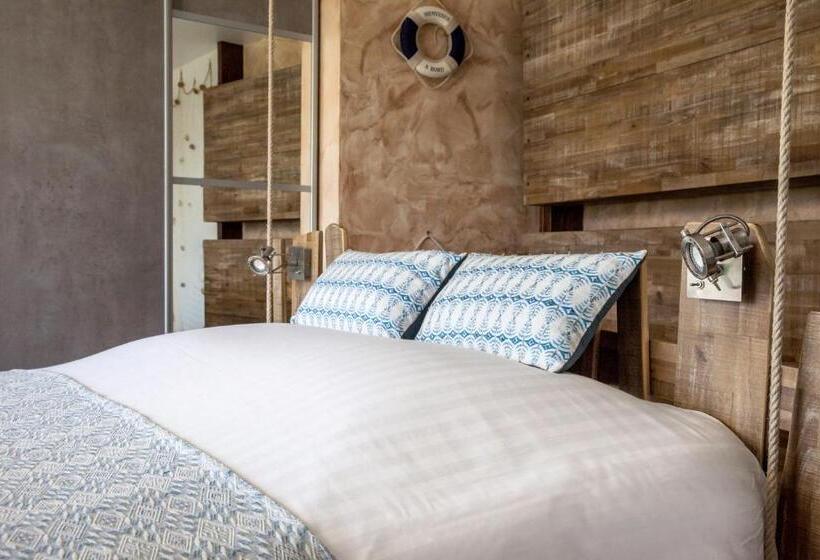 Номер Deluxe Вид на Море Боковой, La Demeure Insoupconnée