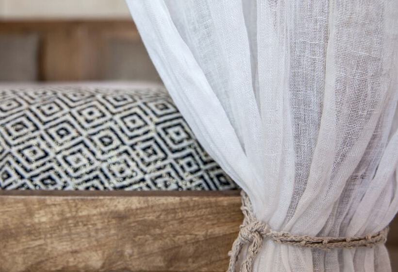 Номер Deluxe Вид на Море Боковой, La Demeure Insoupconnée