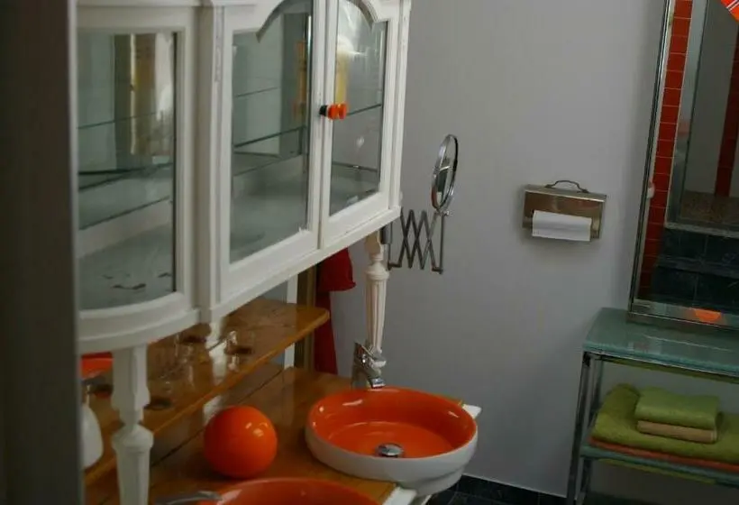 Suite 2 Chambres, La Maison Rouge