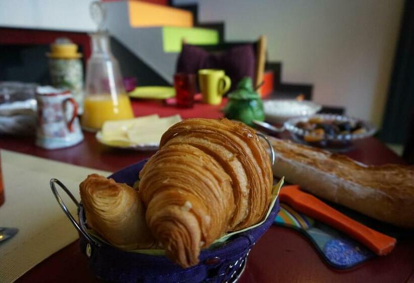 Chambre Standard, La Maison Rouge