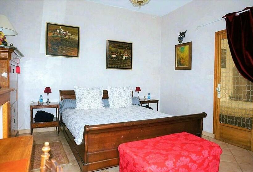 Chambre Standard, La Maison Rouge