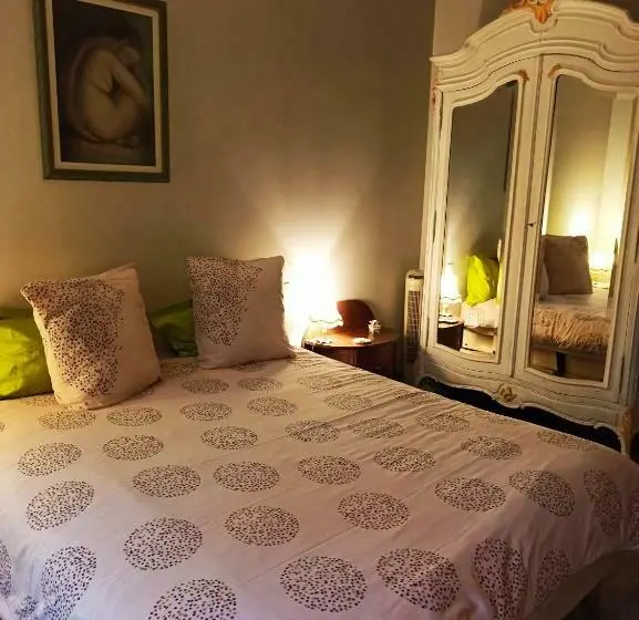 Suite 2 Chambres, La Maison Rouge