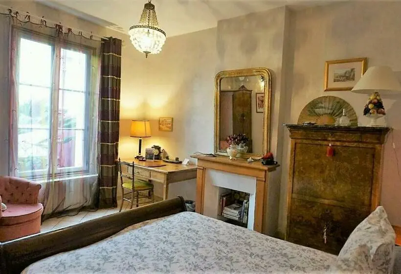 Chambre Standard, La Maison Rouge