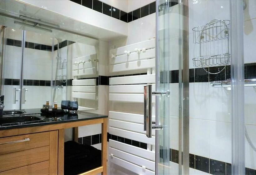 Chambre Standard, La Maison Rouge