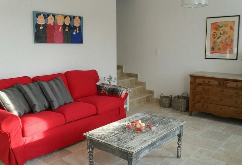 Дом 1 Спальня, Les Grenadiers De Saint Sat