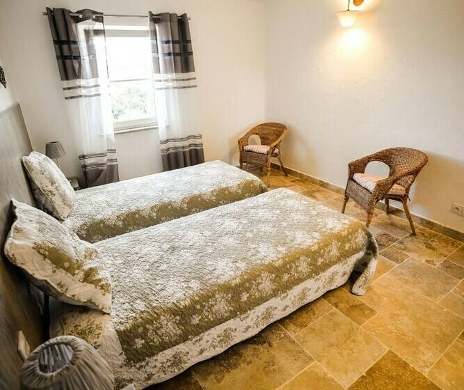 Дом 1 Спальня, Les Grenadiers De Saint Sat