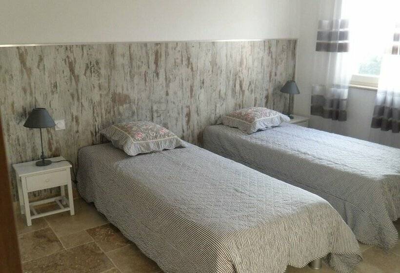 Дом 1 Спальня, Les Grenadiers De Saint Sat