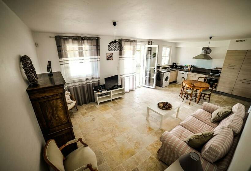 침실 1개 주택, Les Grenadiers De Saint Sat