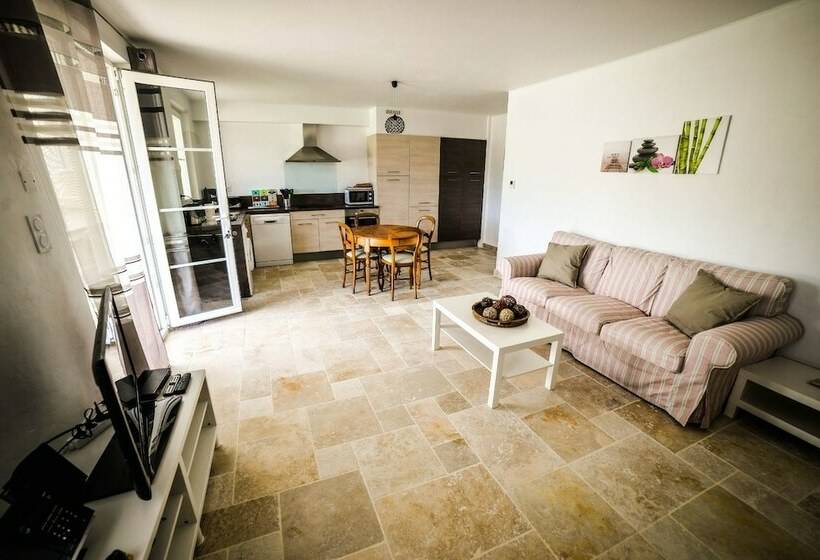 Дом 1 Спальня, Les Grenadiers De Saint Sat