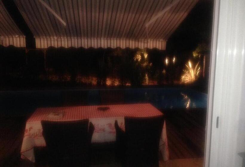 غرفة قياسية ثلاثية مطلة علي الحديقة, Mas De Peycavier