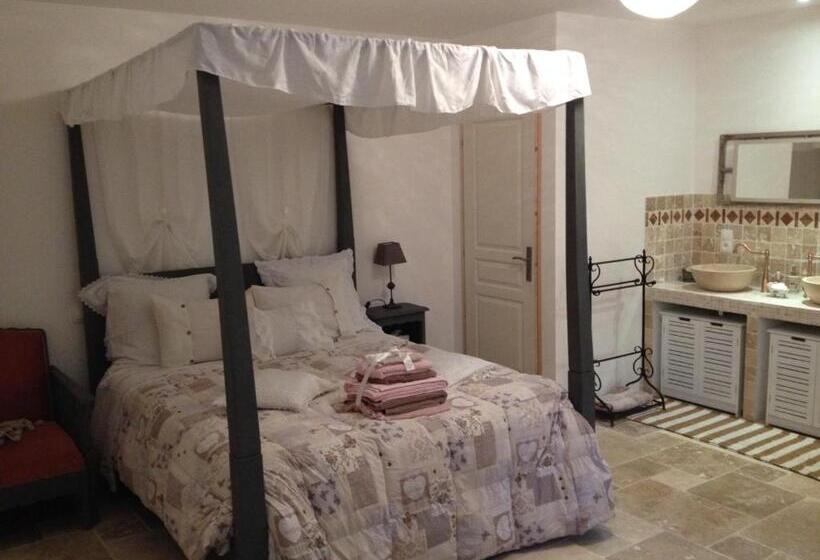 غرفة قياسية ثلاثية مطلة علي الحديقة, Mas De Peycavier