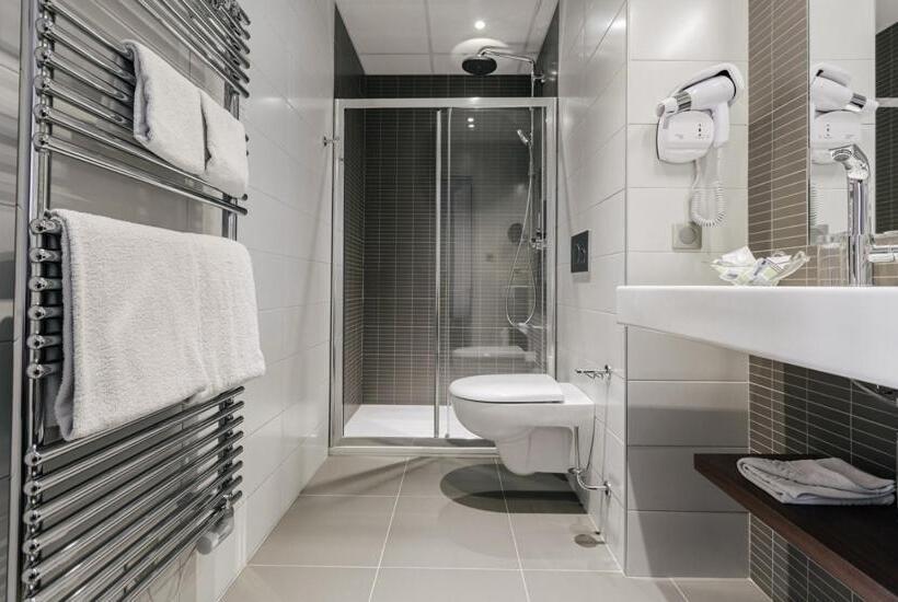 جناح, Café Du Trinquet